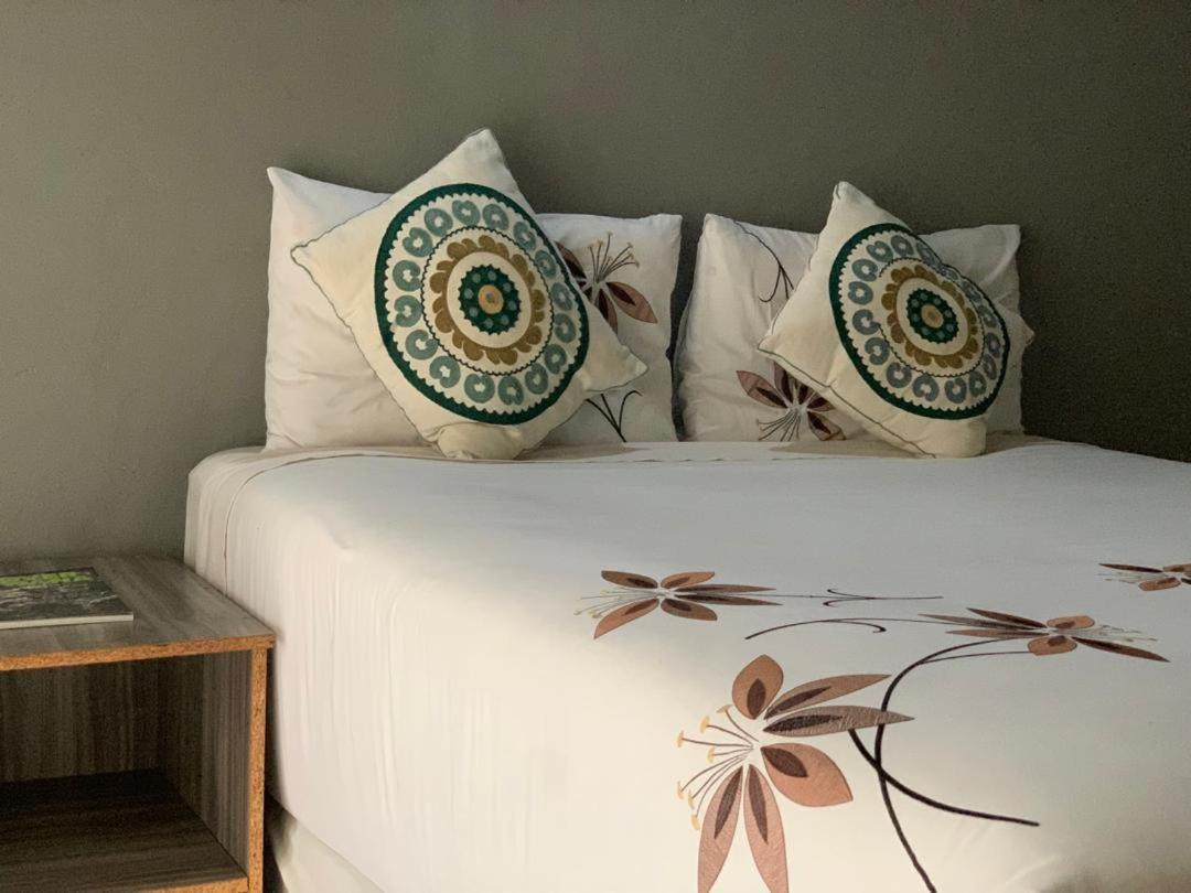 Jungle Breeze Home Stay Kasane Ngoại thất bức ảnh