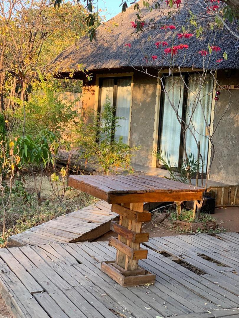 Jungle Breeze Home Stay Kasane Ngoại thất bức ảnh