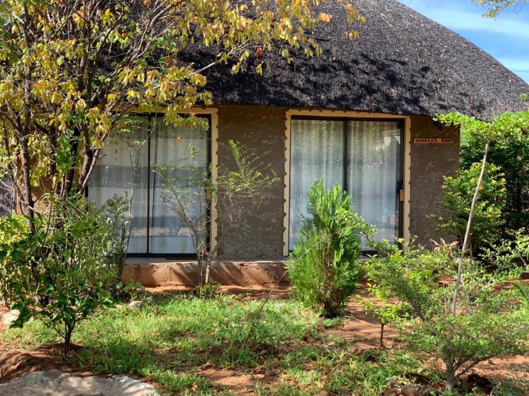 Jungle Breeze Home Stay Kasane Ngoại thất bức ảnh